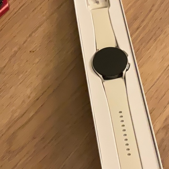 Brand new!!! Galaxy Watch 6 - Picture 1 of 3